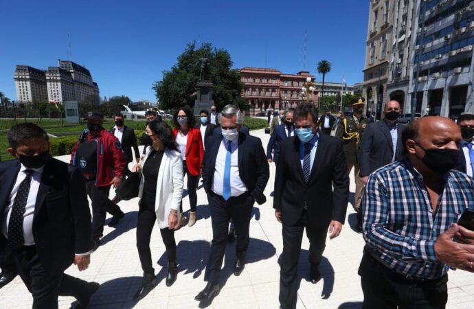 Alberto Fernández coincide con el análisis de Cristina Kirchner sobre su gabinete, pero no hará cambios en lo inmediato
