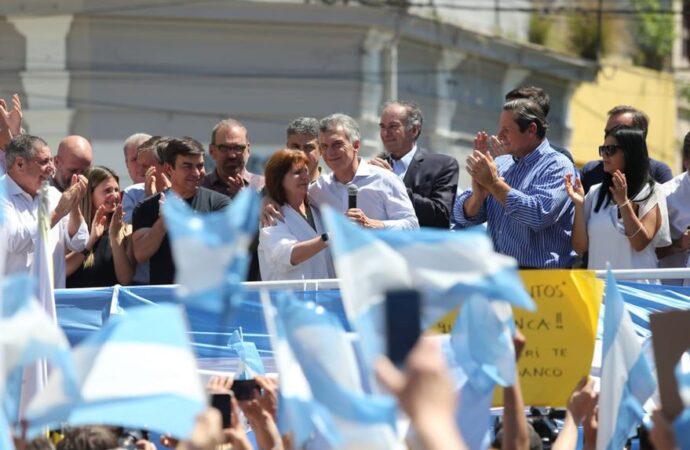 Mauricio Macri les habló a sus seguidores antes de declarar: “Convivimos con una cultura de poder oscura que usa una tragedia para dañar”