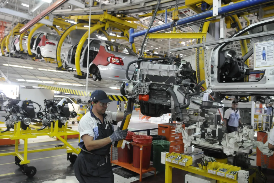 Para duplicar las exportaciones hay que importar US$10.000 millones más
