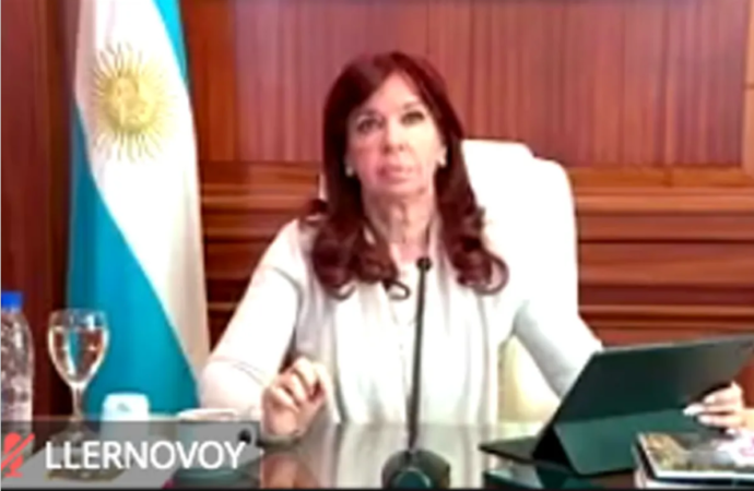 El juicio contra Cristina Kirchner: el fiscal Diego Luciani alega, con la vicepresidenta en el banquillo