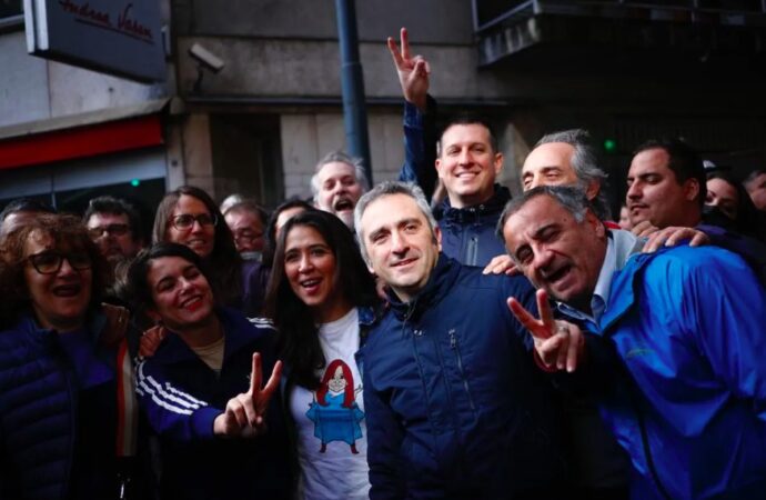 Andrés Larroque dijo que la casa de Cristina Kirchner es un “santuario” y afirmó: “La dan por terminada y el peronismo está con ella”