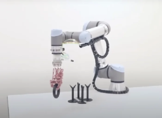Una mano robótica tiene tentáculos neumáticos de goma y sirve para esto.
