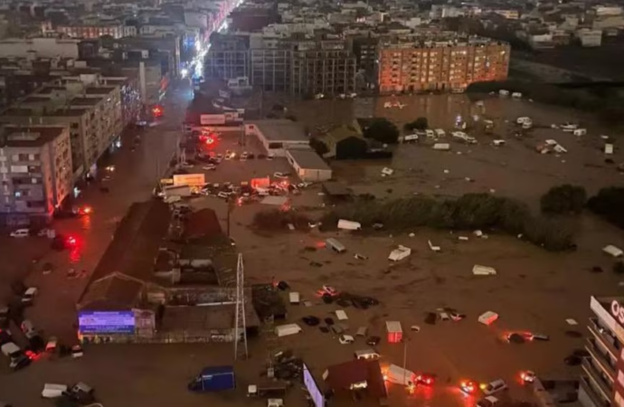 La DANA siembra el caos en España: 95 muertos, decenas de desaparecidos y más de mil vehículos por rescatar