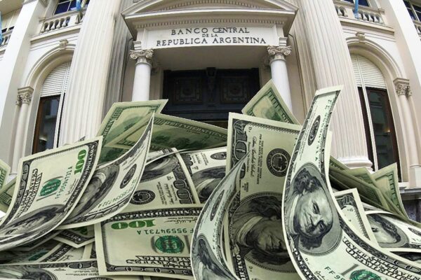 Nueva norma para contener el dólar: el BCRA limitó los movimientos de los bancos en un día de grandes vencimientos de futuros